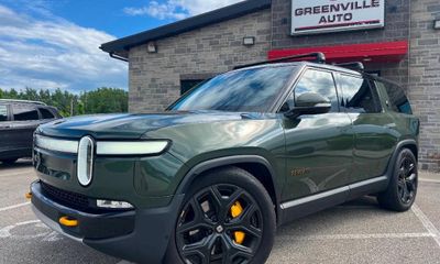 2023 Rivian R1S Adventure