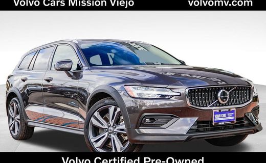 2025 Volvo V60CC Plus