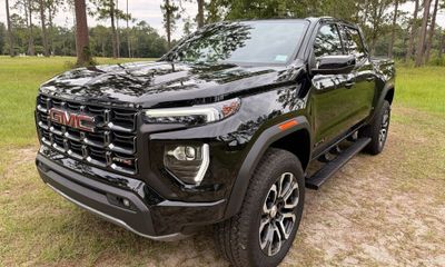 2023 GMC Canyon AT4