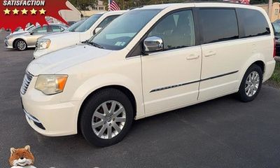 2011 Chrysler Town AND Country Touring L