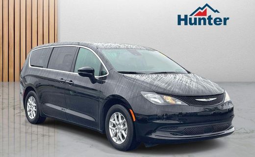 2025 Chrysler Voyager LX