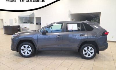 2023 Toyota RAV4 LE
