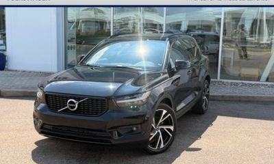 2022 Volvo XC40 R Design