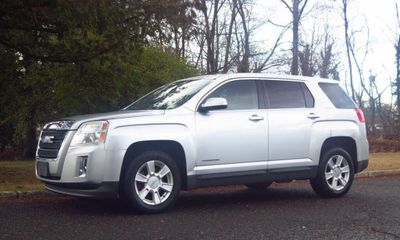 2010 GMC Terrain SLE 1