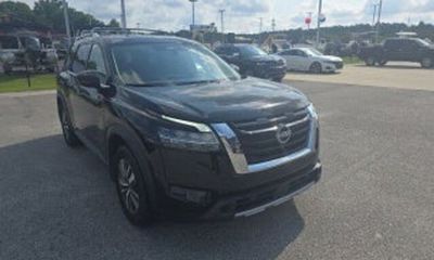 2024 Nissan Pathfinder SL