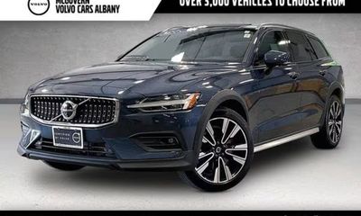2025 Volvo V60CC Ultra