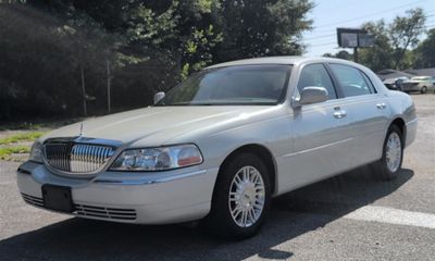 2007 Lincoln Town CAR Signature Limited