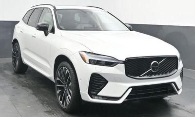 2026 Volvo XC60 Ultra Dark