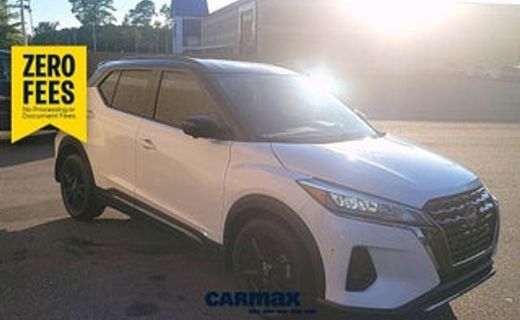 2022 Nissan Kicks SR