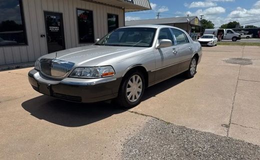 2005 Lincoln Town CAR Signature Limited