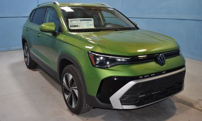 2025 Volkswagen Taos 4Motion SE