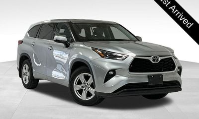 2022 Toyota Highlander LE