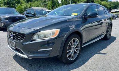 2015 Volvo V60CC Premier NON R