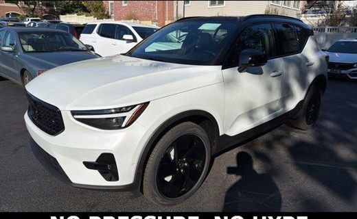 2026 Volvo XC40 Ultra Black Edition