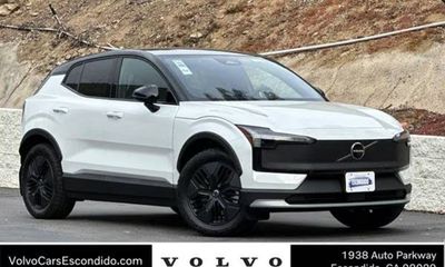 2026 Volvo EX30 CC Ultra