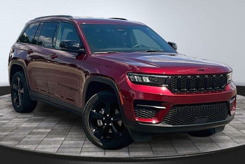 2024 Jeep Grand Cherokee — a typically priced live listing