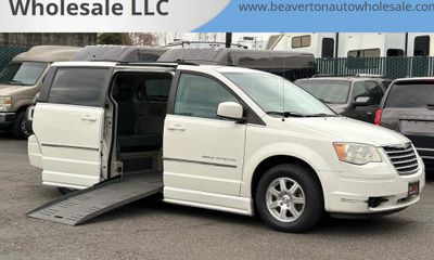 2009 Chrysler Town AND Country Touring Signature