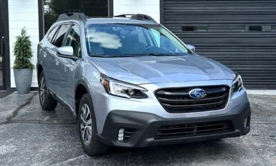 2020 Subaru Outback Premium M R