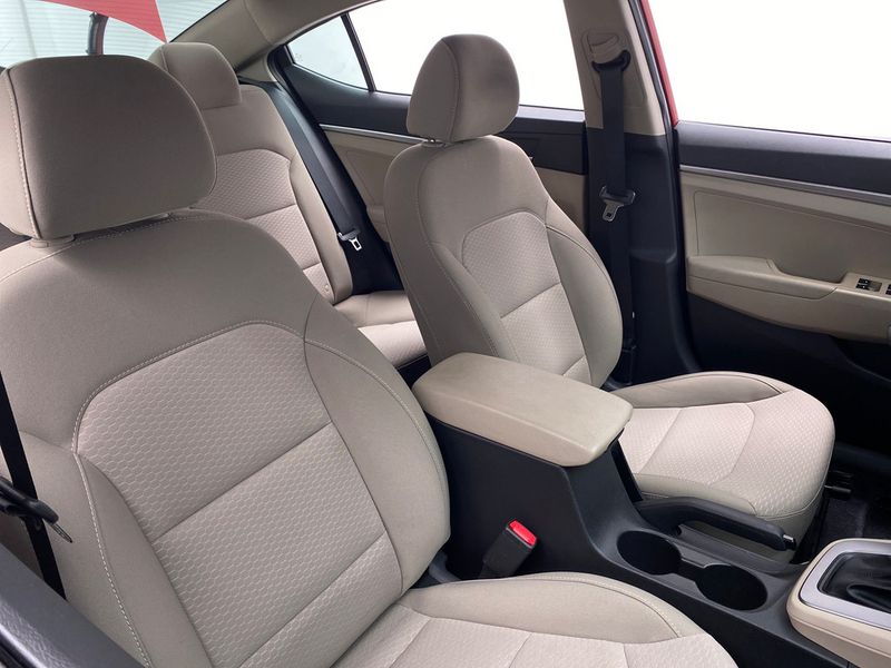 2019 Hyundai Elantra — a typically priced live listing