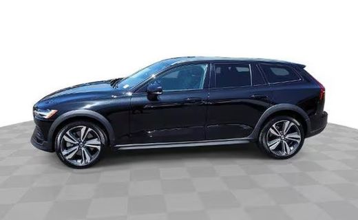 2025 Volvo V60CC Plus