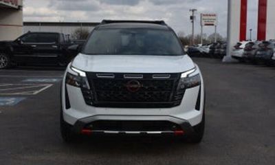 2026 Nissan Pathfinder SV