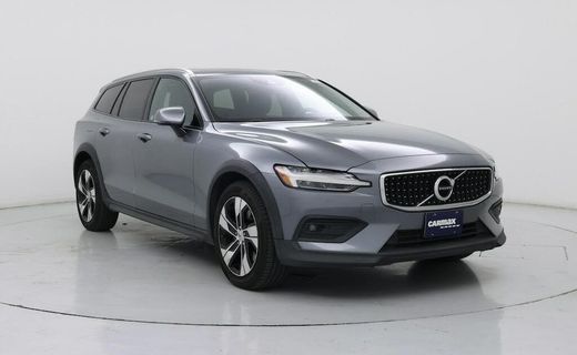 2021 Volvo V60CC Momentum