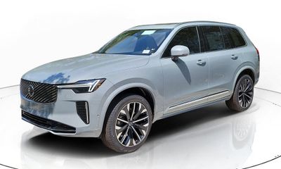 2026 Volvo XC90 Plus Bright