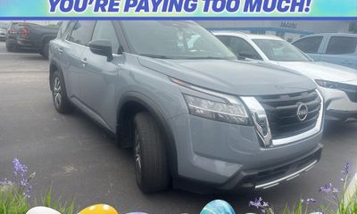 2024 Nissan Pathfinder SL
