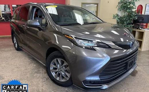 2023 Toyota Sienna LE