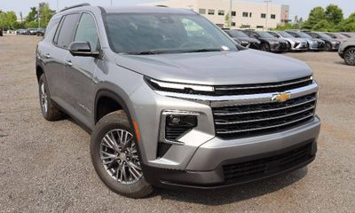 2025 Chevrolet Traverse LT