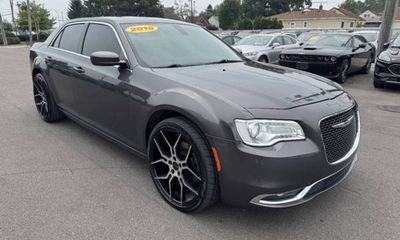 2016 Chrysler 300 Anniversary Package
