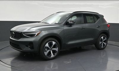 2026 Volvo XC40 Plus Dark