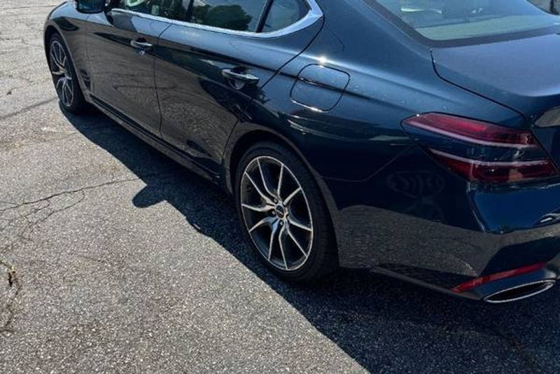 2025 Genesis G70 — a typically priced live listing