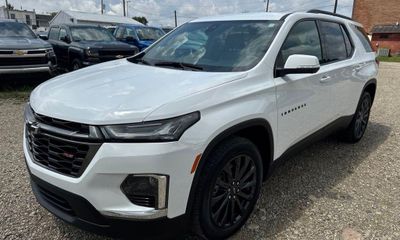 2023 Chevrolet Traverse RS