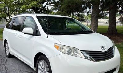 2011 Toyota Sienna XLE 7 Passenger