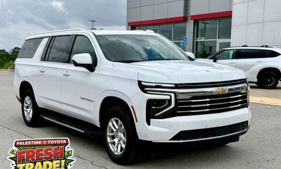 2025 Chevrolet Suburban LT