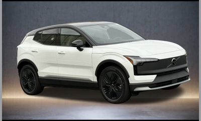 2026 Volvo EX30 CC Ultra