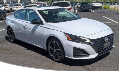 2023 Nissan Altima SR