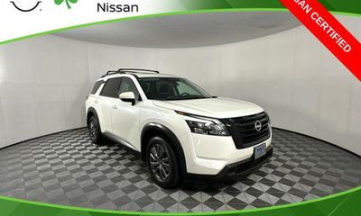 2023 Nissan Pathfinder SV