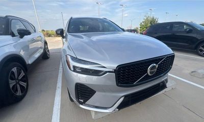 2024 Volvo XC60 Ultimate Dark