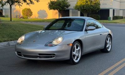 2000 Porsche 911 Carrera