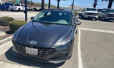 2022 Hyundai Elantra SEL W Premium
