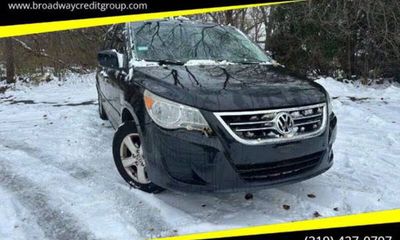 2009 Volkswagen Routan SE