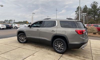 2019 GMC Acadia SLT 1