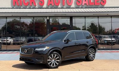2023 Volvo XC90 Core Bright Theme