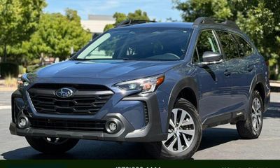 2025 Subaru Outback Base