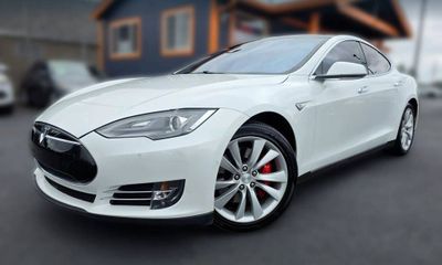 2015 Tesla Model S 85d