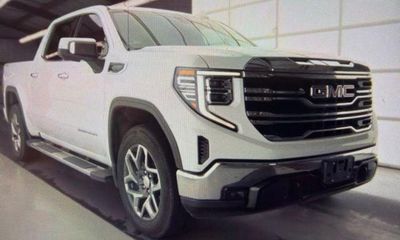 2023 GMC Sierra SLT