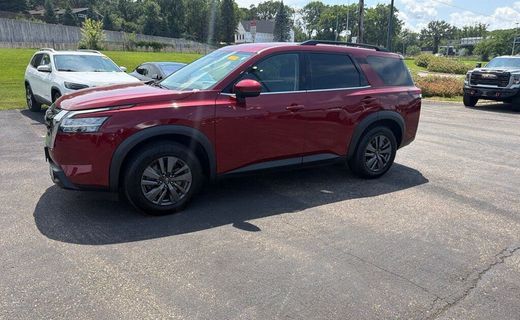 2022 Nissan Pathfinder SV