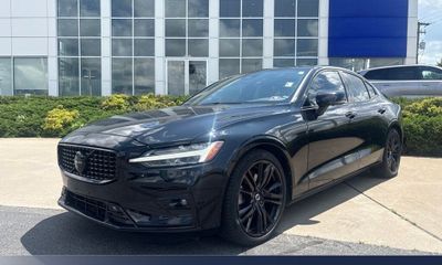 2024 Volvo S60 Plus Black Edition
